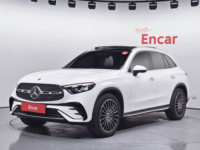 2026 Mercedes-Benz C-Class GLC300 4MATIC AMG Line photo 1