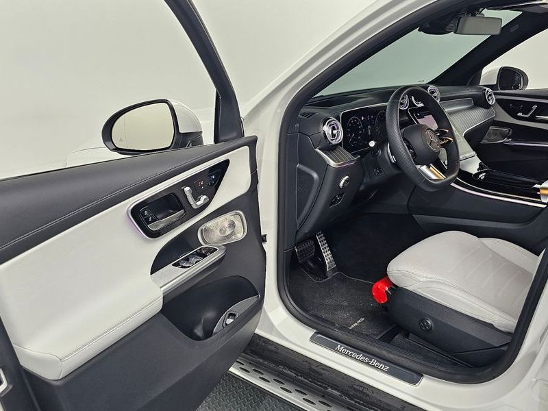 2026 Mercedes-Benz C-Class GLC300 4MATIC AMG Line photo 10