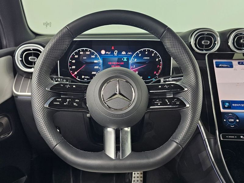 2026 Mercedes-Benz C-Class GLC300 4MATIC AMG Line photo 14