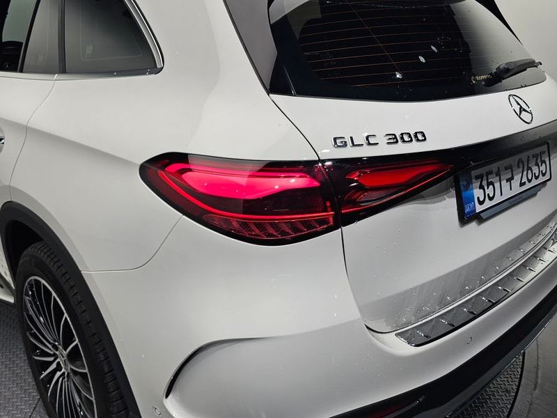 2026 Mercedes-Benz C-Class GLC300 4MATIC AMG Line photo 23