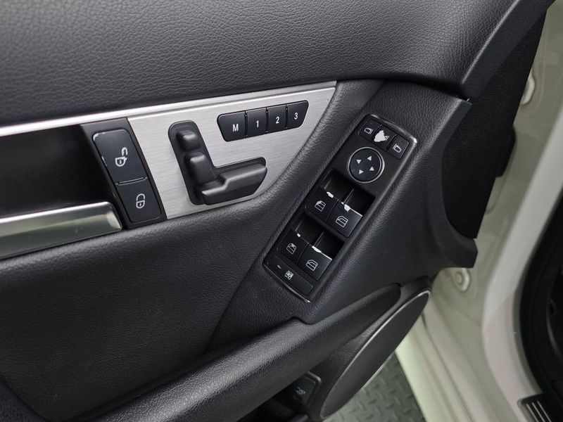 2012 Mercedes-Benz C-Class C200 CGI AVANTGARDE photo 17