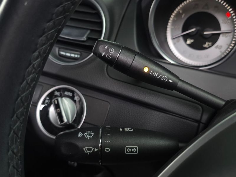2012 Mercedes-Benz C-Class C200 CGI AVANTGARDE photo 19