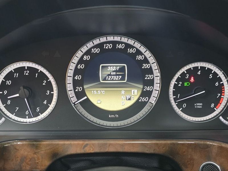 2012 Mercedes-Benz E-Class E300 Elegance photo 9