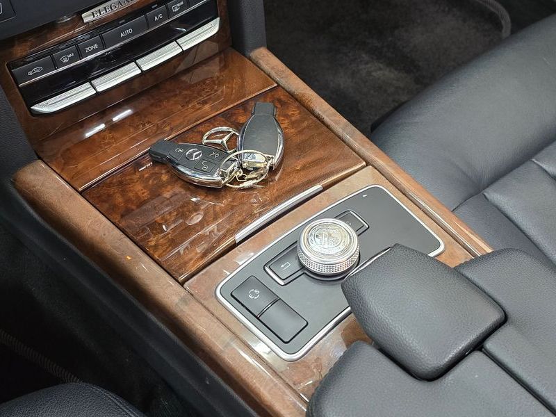 2012 Mercedes-Benz E-Class E300 Elegance photo 11
