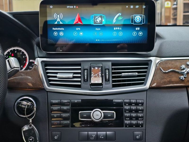 2012 Mercedes-Benz E-Class E300 Elegance photo 15