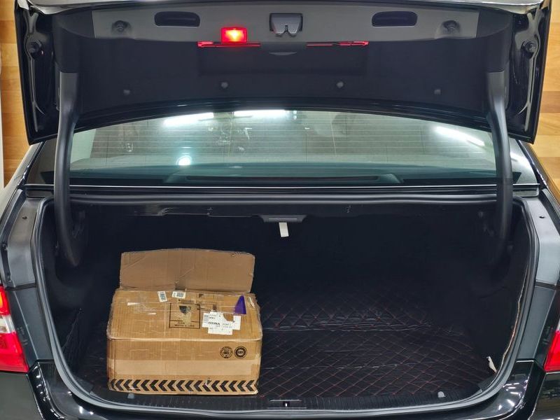 2012 Mercedes-Benz E-Class E300 Elegance photo 19