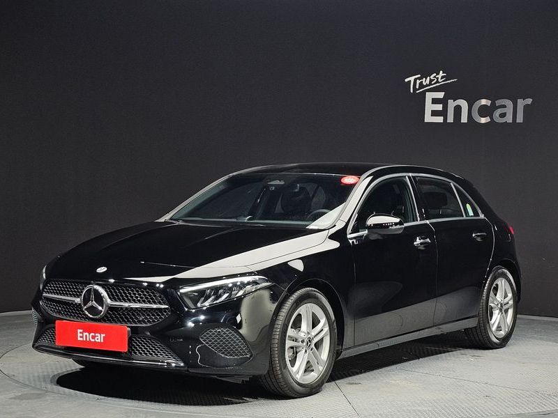 2025 Mercedes-Benz A-Class A220 Hatchback photo 1