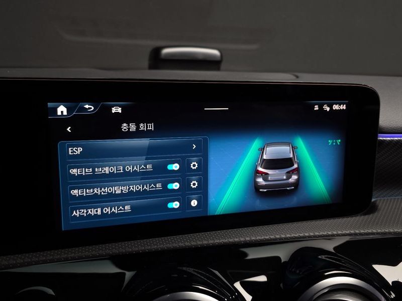2025 Mercedes-Benz A-Class A220 Hatchback photo 18