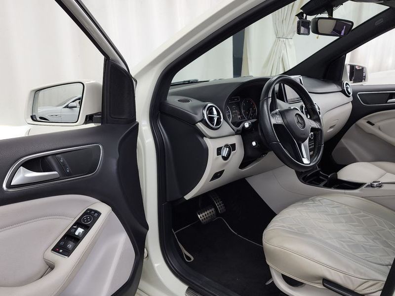 2013 Mercedes-Benz B-Class B200 CDI Blue efficiency Sport pack photo 10