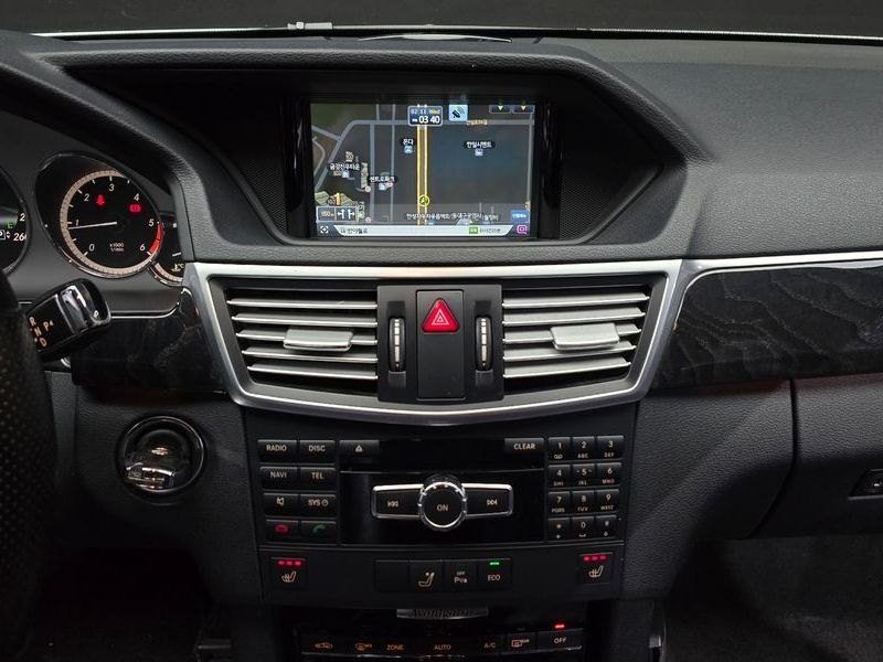 2013 Mercedes-Benz E-Class E220 CDI Avantgarde photo 15