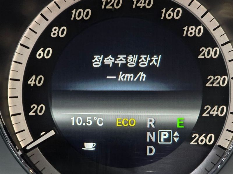 2013 Mercedes-Benz E-Class E220 CDI Avantgarde photo 19