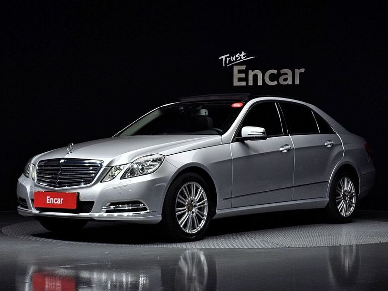 2012 Mercedes-Benz E-Class E300 Elegance photo 1