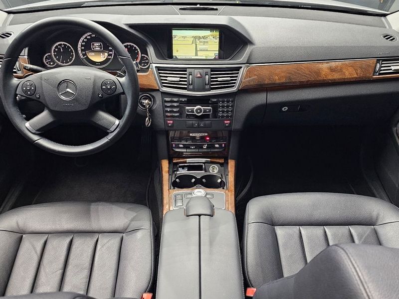 2012 Mercedes-Benz E-Class E300 Elegance photo 7