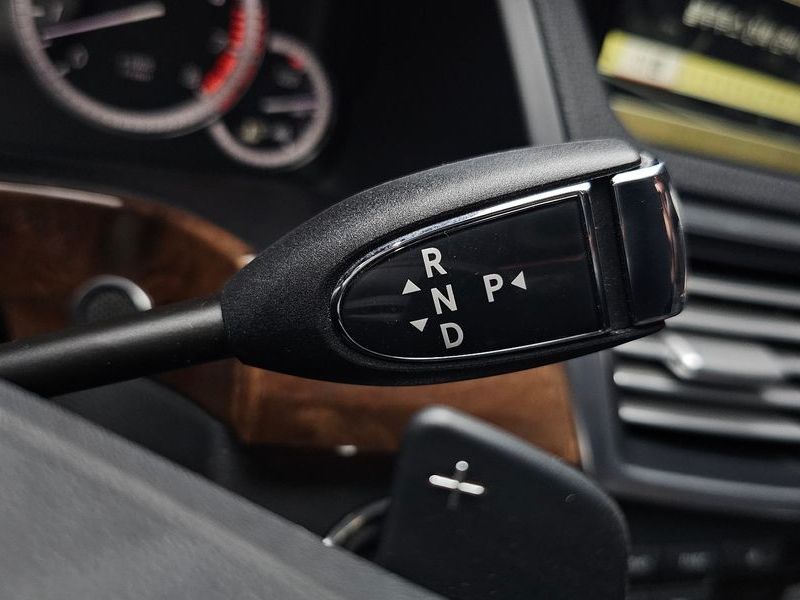 2012 Mercedes-Benz E-Class E300 Elegance photo 9