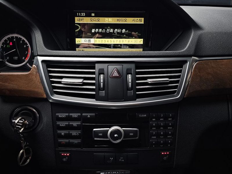 2012 Mercedes-Benz E-Class E300 Elegance photo 13