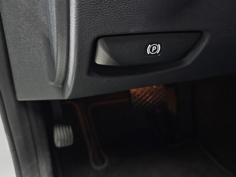2012 Mercedes-Benz E-Class E300 Elegance photo 16