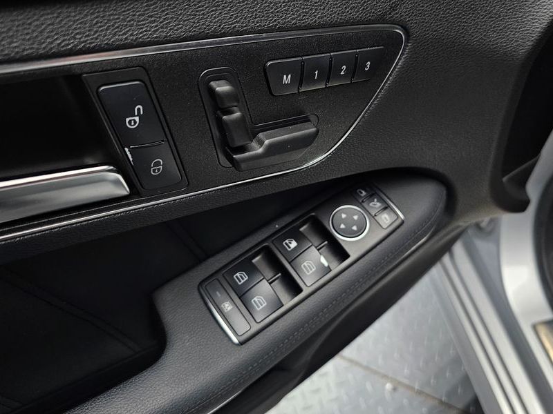 2012 Mercedes-Benz E-Class E300 Elegance photo 17