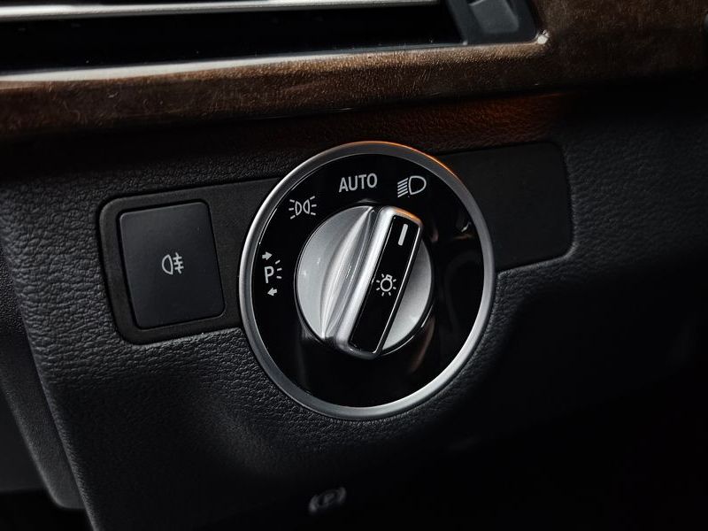 2012 Mercedes-Benz E-Class E300 Elegance photo 18