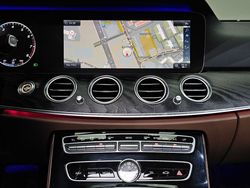 2018 Mercedes-Benz E-Class E300 4MATIC Avnatgarde photo 13