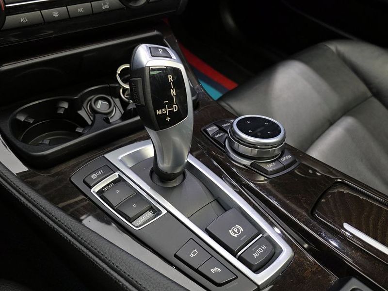 2013 BMW 5 Series 528i photo 9