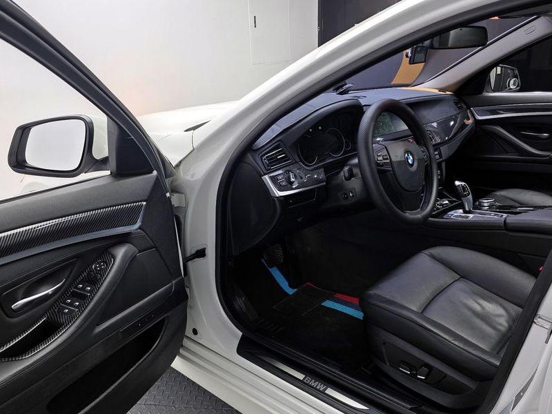 2013 BMW 5 Series 528i photo 10