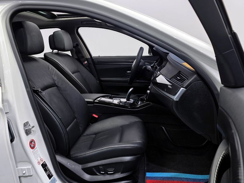 2013 BMW 5 Series 528i photo 11