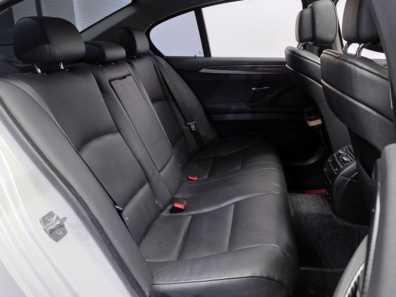 2013 BMW 5 Series 528i photo 12