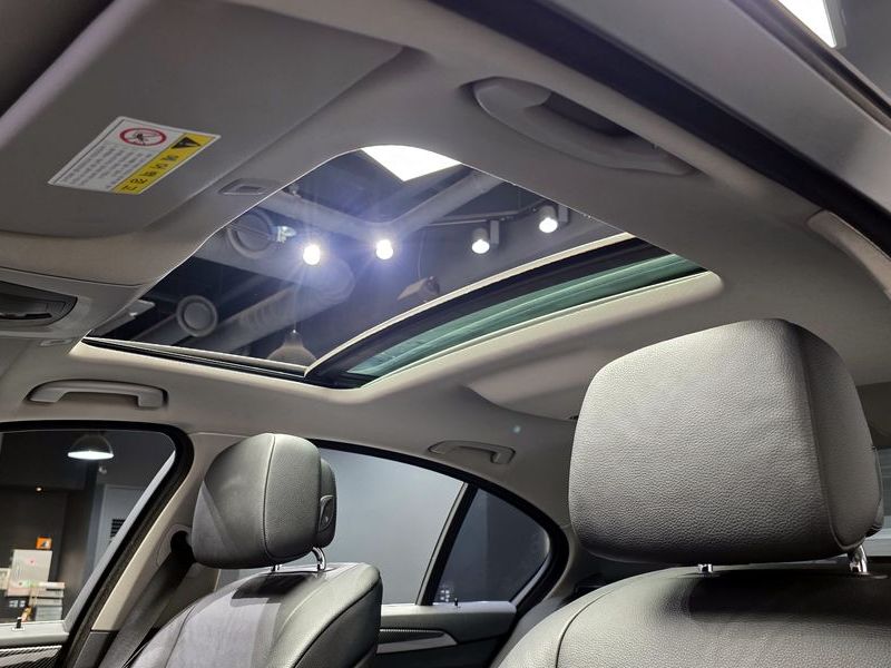 2013 BMW 5 Series 528i photo 16