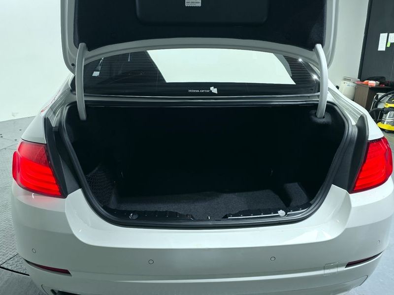2013 BMW 5 Series 528i photo 20