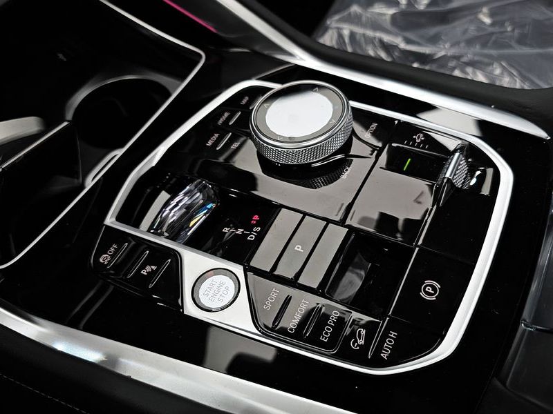 2026 BMW X6 xDrive40i M Sport photo 9