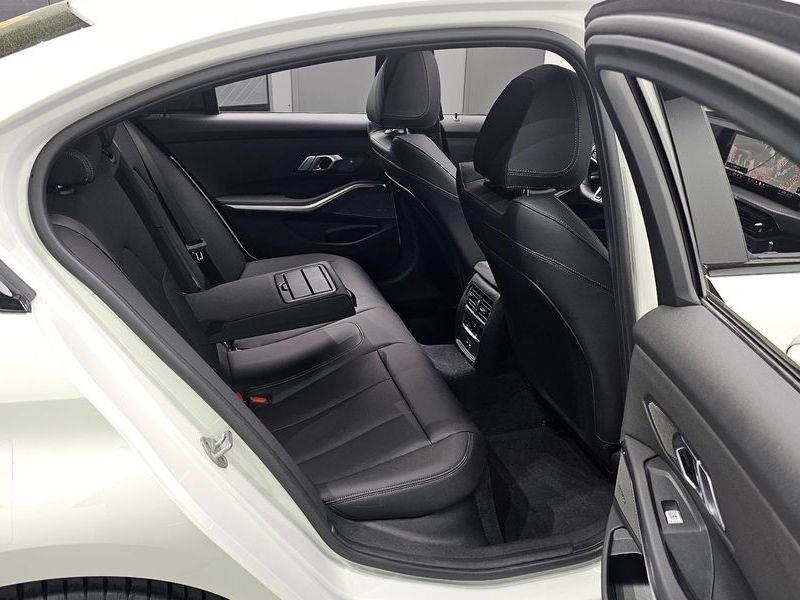 2026 BMW 3 Series 320i M Sport photo 11