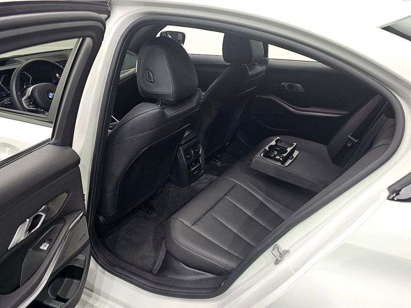 2026 BMW 3 Series 320i M Sport photo 12