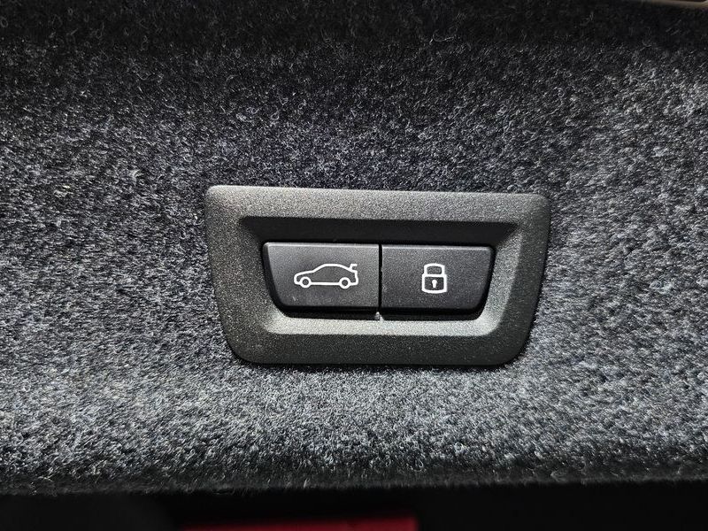 2026 BMW 3 Series 320i M Sport photo 17