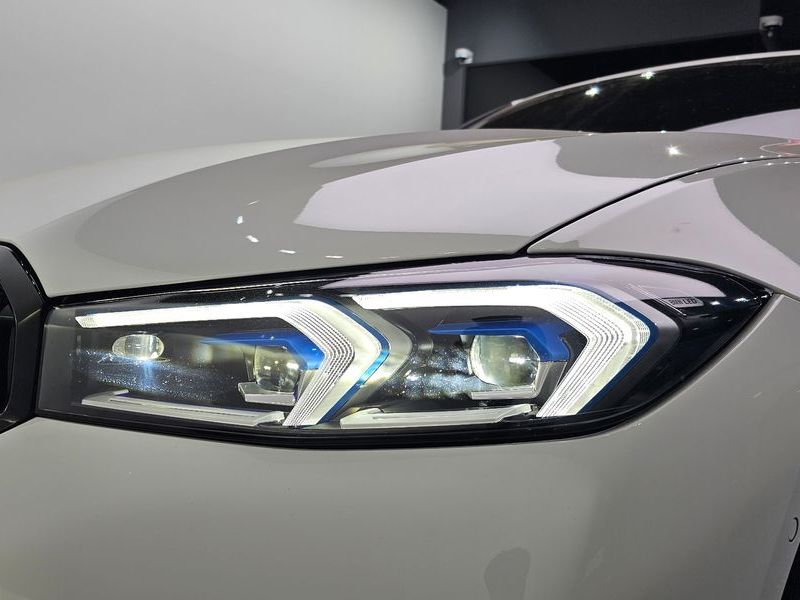 2026 BMW 3 Series 320i M Sport photo 22