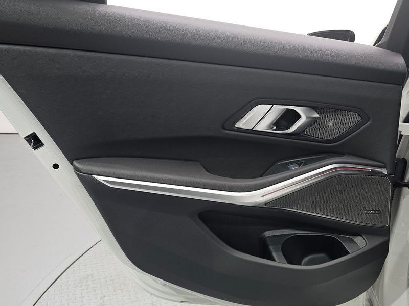 2026 BMW 3 Series 320i M Sport photo 25