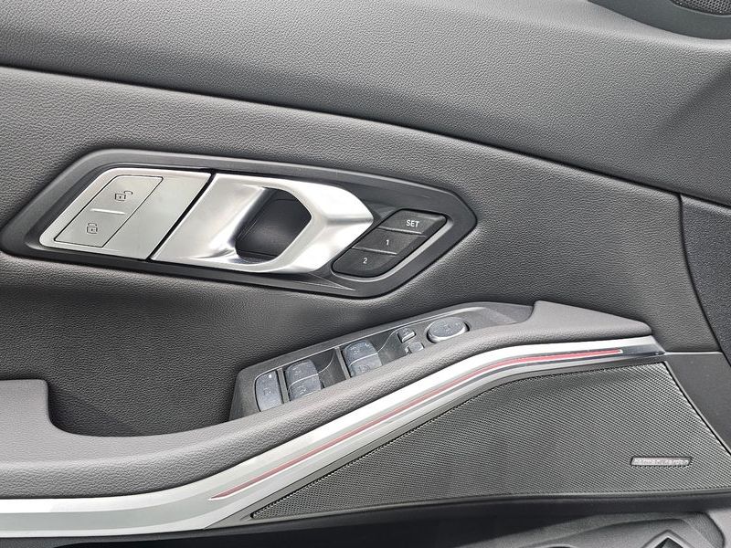 2026 BMW 3 Series 320i M Sport photo 28