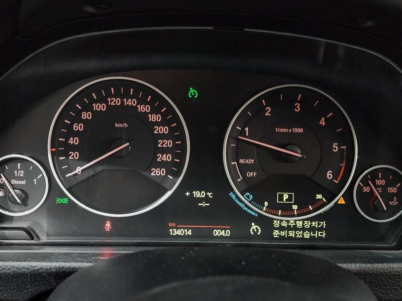 2012 BMW 3 Series 320d photo 8