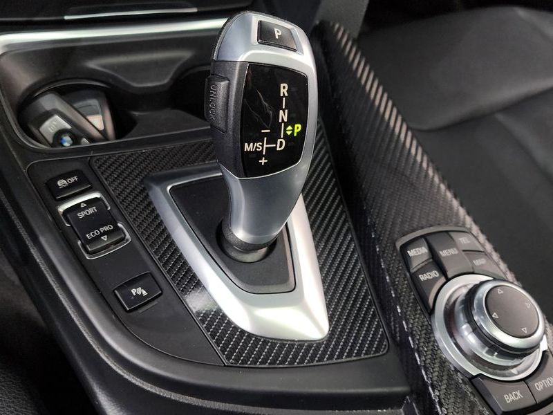 2012 BMW 3 Series 320d photo 9