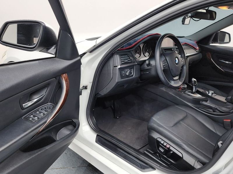 2012 BMW 3 Series 320d photo 10