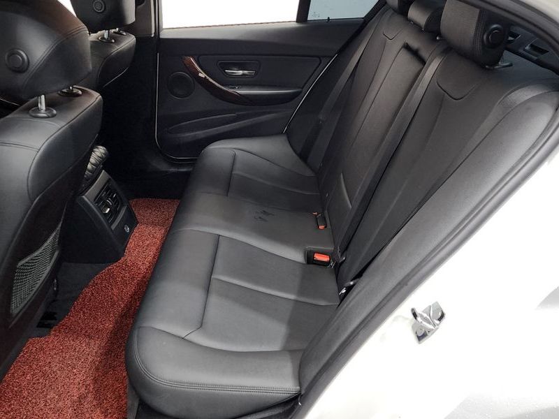 2012 BMW 3 Series 320d photo 11