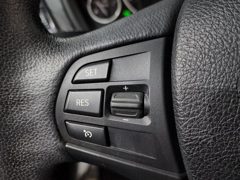 2012 BMW 3 Series 320d photo 16