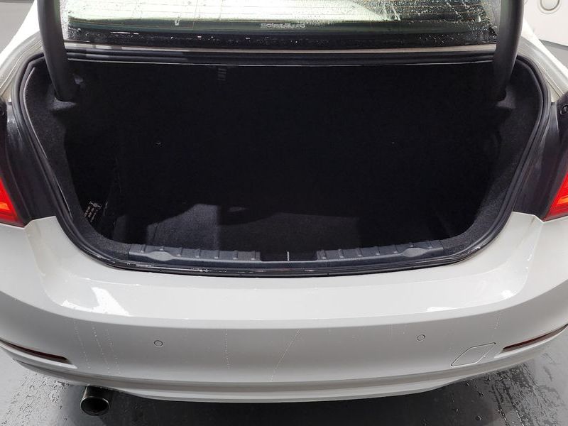 2012 BMW 3 Series 320d photo 18