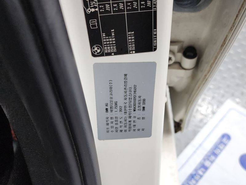 2012 BMW 3 Series 320d photo 20
