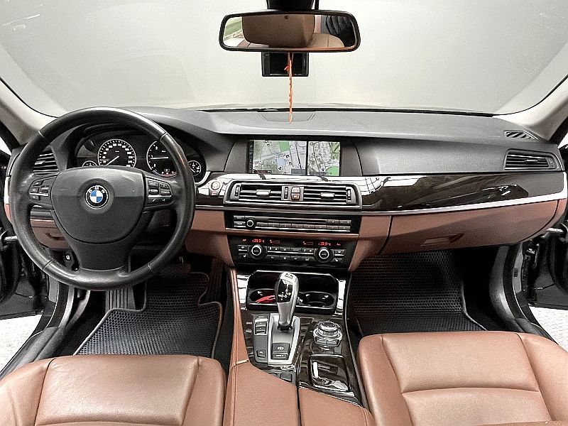 2013 BMW 5 Series 520d photo 7