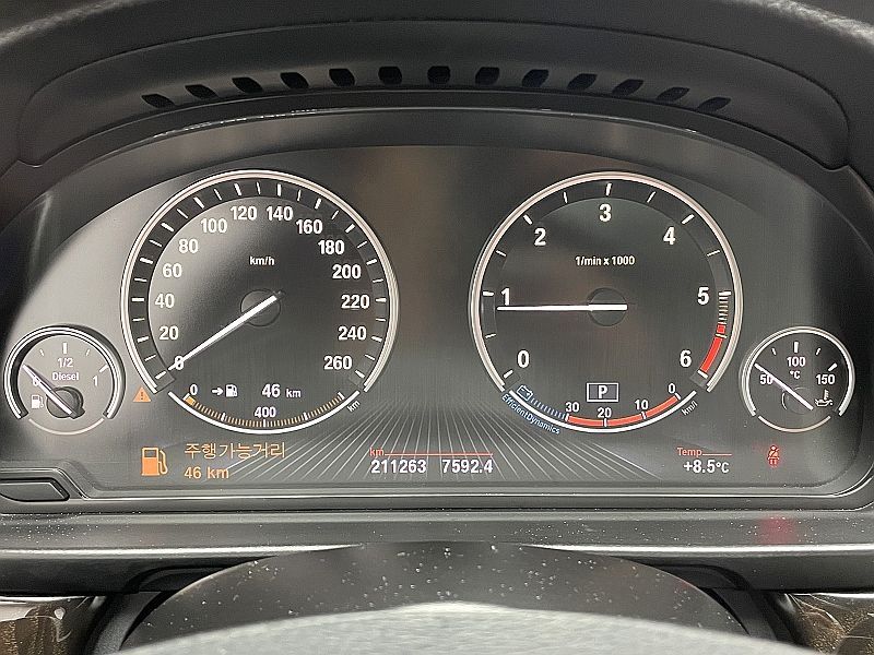 2013 BMW 5 Series 520d photo 8