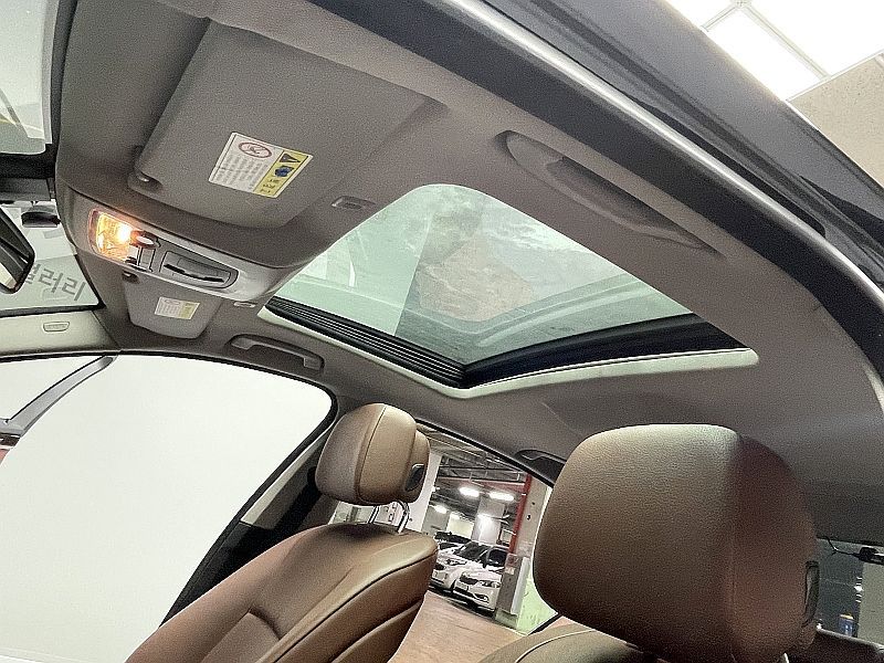 2013 BMW 5 Series 520d photo 12