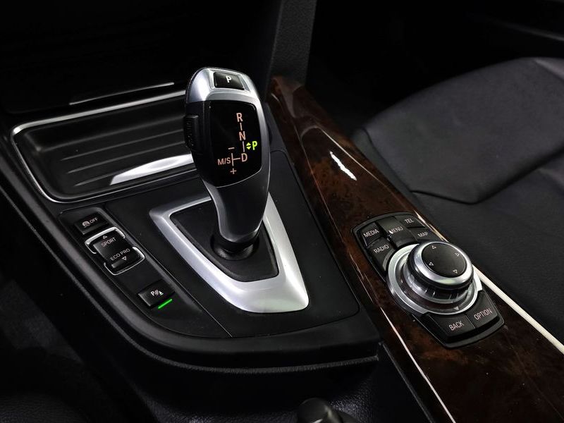 2013 BMW 3 Series 320d photo 9