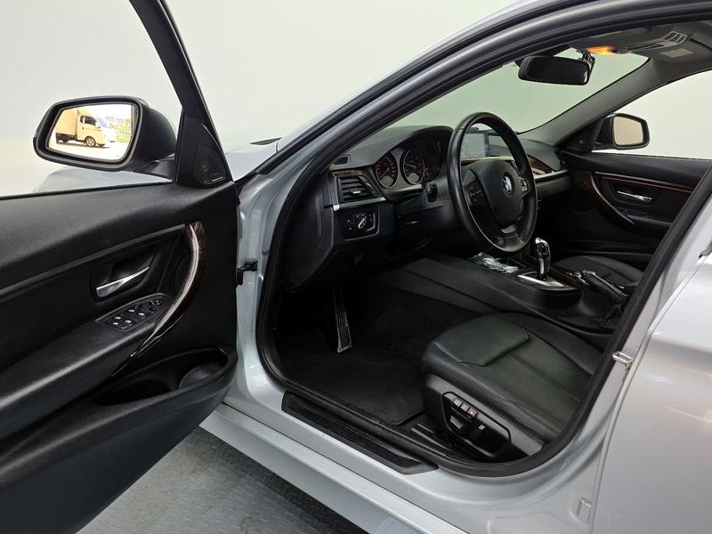 2013 BMW 3 Series 320d photo 10