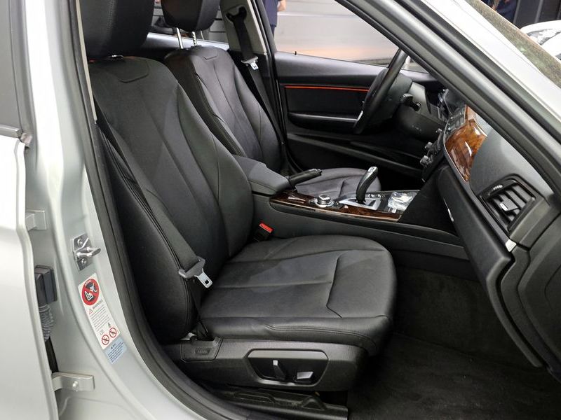 2013 BMW 3 Series 320d photo 11