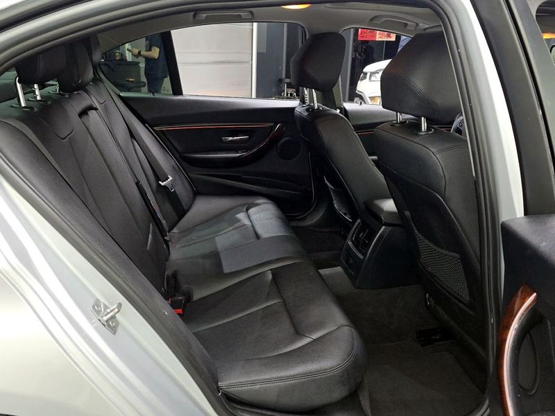 2013 BMW 3 Series 320d photo 12